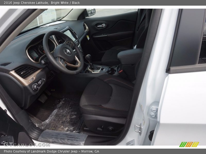Bright White / Black 2016 Jeep Cherokee Latitude