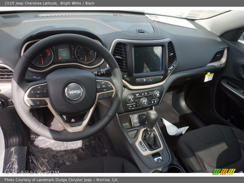 Bright White / Black 2016 Jeep Cherokee Latitude