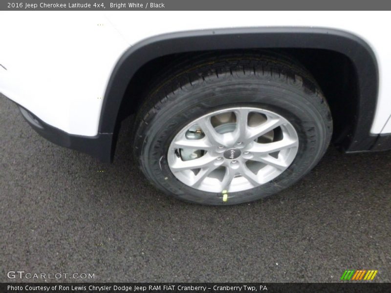 Bright White / Black 2016 Jeep Cherokee Latitude 4x4