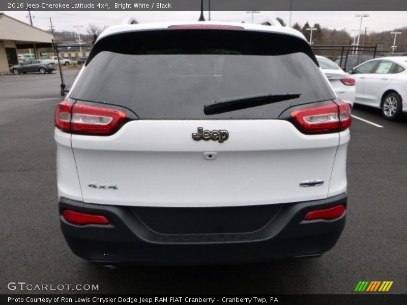 Bright White / Black 2016 Jeep Cherokee Latitude 4x4