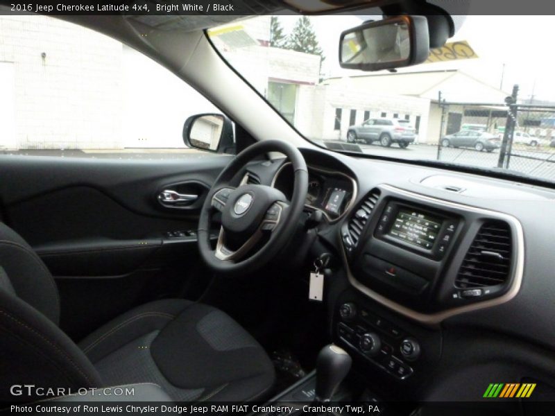 Bright White / Black 2016 Jeep Cherokee Latitude 4x4