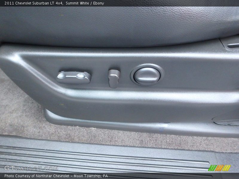 Summit White / Ebony 2011 Chevrolet Suburban LT 4x4