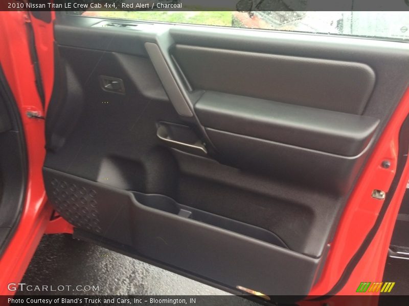 Red Alert / Charcoal 2010 Nissan Titan LE Crew Cab 4x4