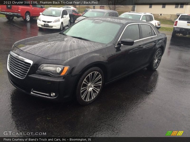Phantom Black Tri-Coat Pearl / Black/Red 2013 Chrysler 300 S V6