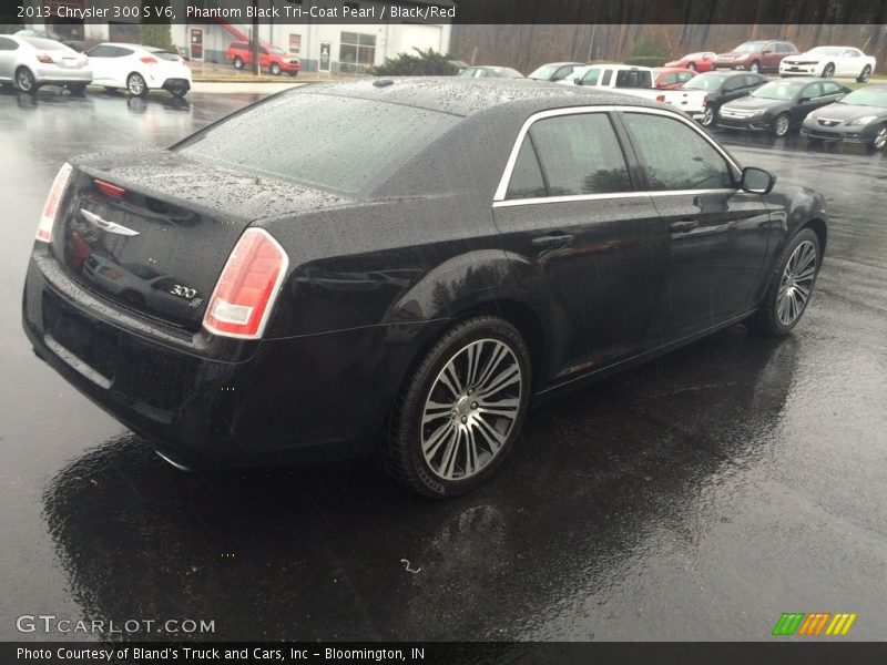 Phantom Black Tri-Coat Pearl / Black/Red 2013 Chrysler 300 S V6