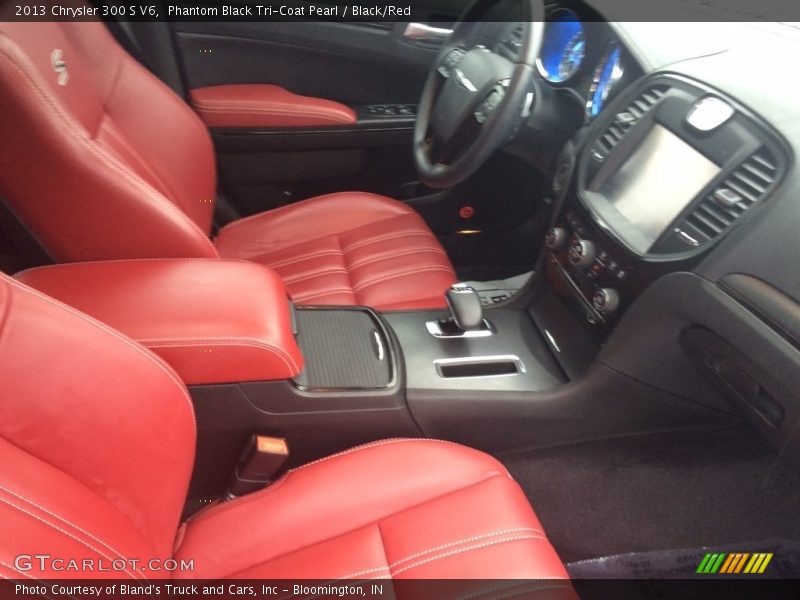 Phantom Black Tri-Coat Pearl / Black/Red 2013 Chrysler 300 S V6