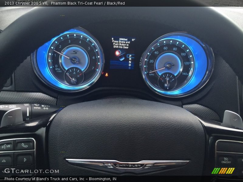 Phantom Black Tri-Coat Pearl / Black/Red 2013 Chrysler 300 S V6