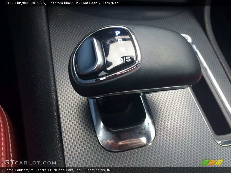 Phantom Black Tri-Coat Pearl / Black/Red 2013 Chrysler 300 S V6