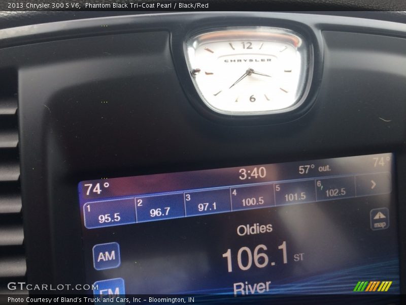 Phantom Black Tri-Coat Pearl / Black/Red 2013 Chrysler 300 S V6