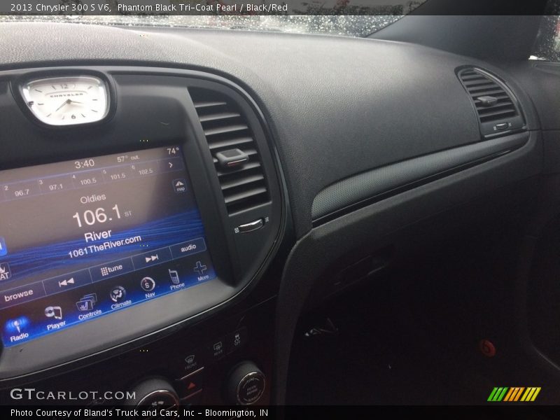 Phantom Black Tri-Coat Pearl / Black/Red 2013 Chrysler 300 S V6