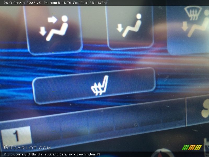 Phantom Black Tri-Coat Pearl / Black/Red 2013 Chrysler 300 S V6