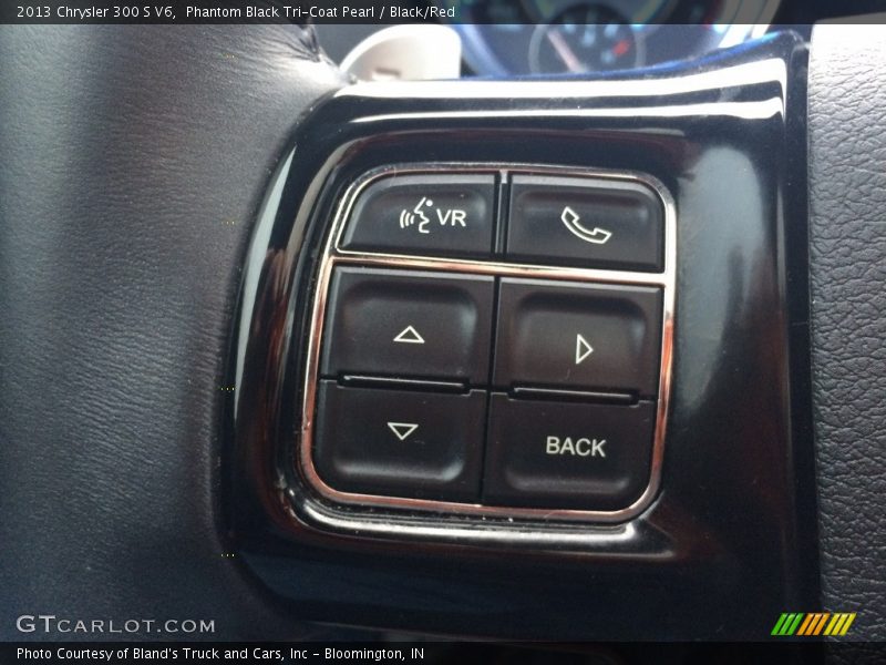 Phantom Black Tri-Coat Pearl / Black/Red 2013 Chrysler 300 S V6