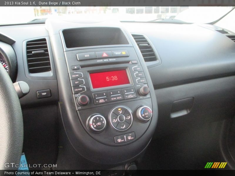 Dune Beige / Black Cloth 2013 Kia Soul 1.6