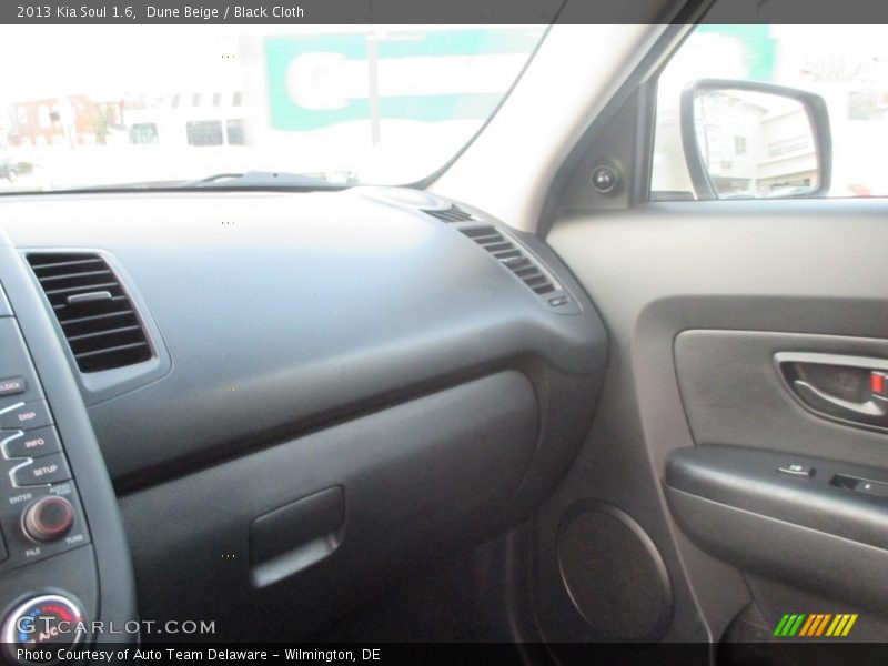 Dune Beige / Black Cloth 2013 Kia Soul 1.6