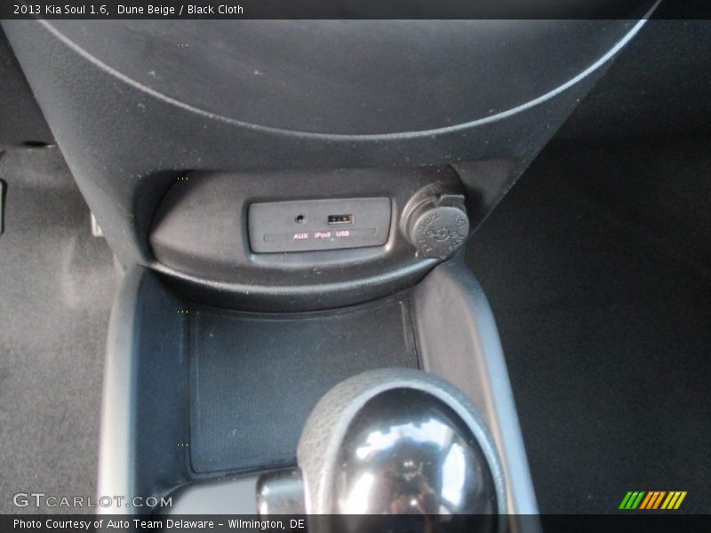 Dune Beige / Black Cloth 2013 Kia Soul 1.6