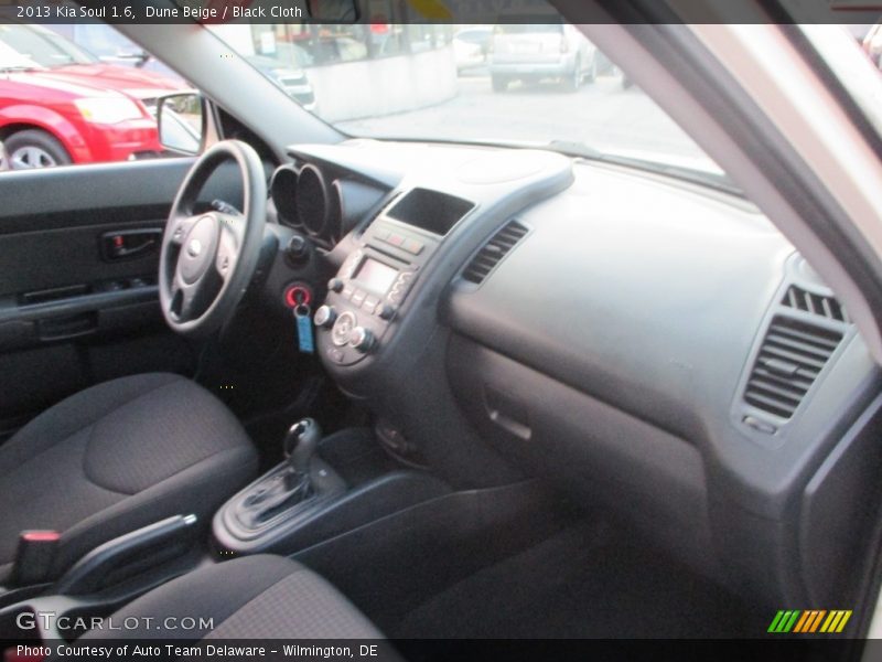 Dune Beige / Black Cloth 2013 Kia Soul 1.6