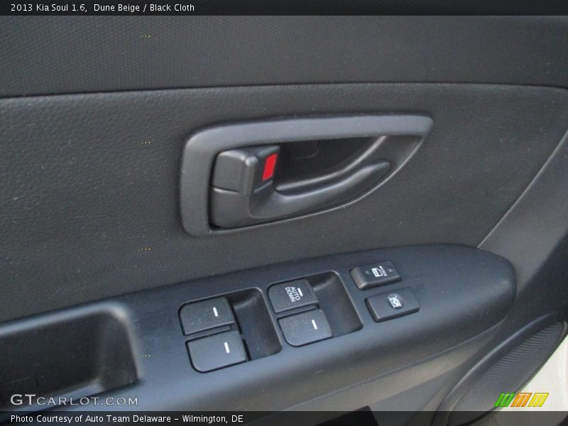 Dune Beige / Black Cloth 2013 Kia Soul 1.6