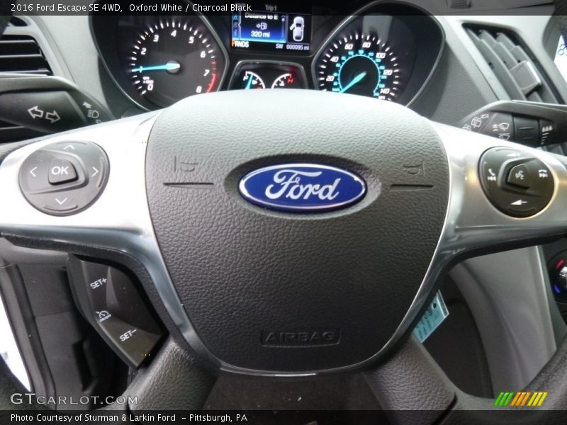 Oxford White / Charcoal Black 2016 Ford Escape SE 4WD