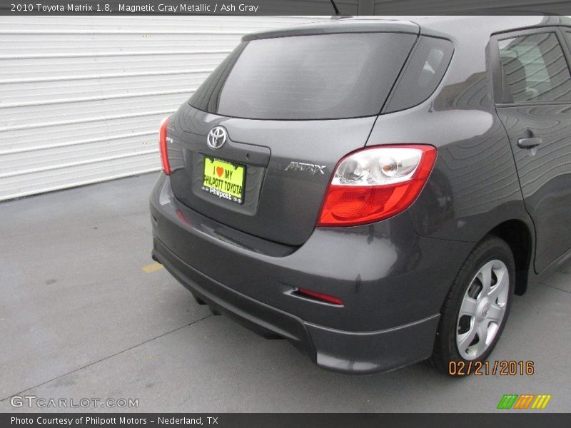 Magnetic Gray Metallic / Ash Gray 2010 Toyota Matrix 1.8