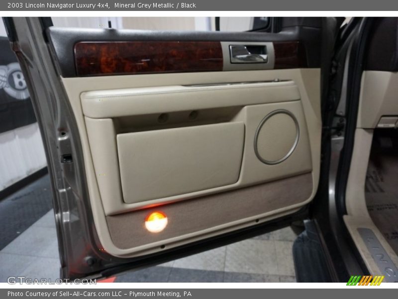 Mineral Grey Metallic / Black 2003 Lincoln Navigator Luxury 4x4