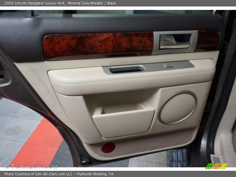 Mineral Grey Metallic / Black 2003 Lincoln Navigator Luxury 4x4