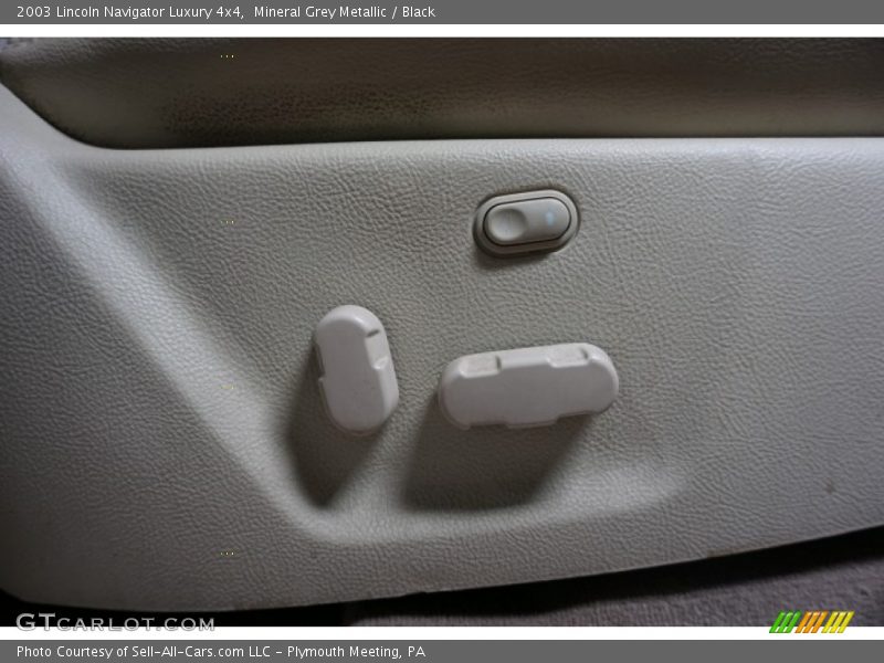 Mineral Grey Metallic / Black 2003 Lincoln Navigator Luxury 4x4