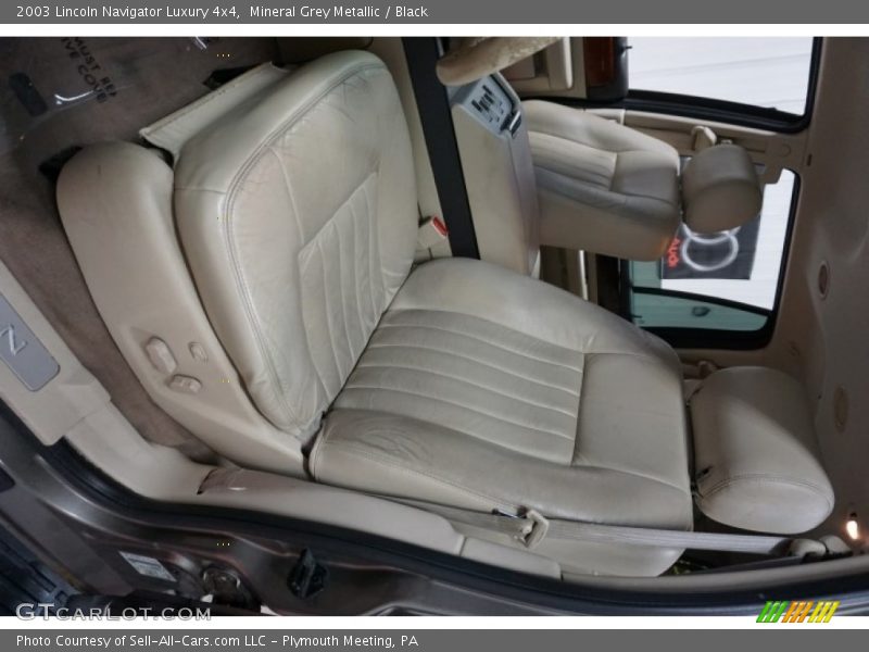 Mineral Grey Metallic / Black 2003 Lincoln Navigator Luxury 4x4