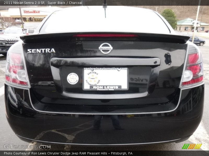 Super Black / Charcoal 2011 Nissan Sentra 2.0 SR