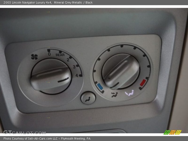 Mineral Grey Metallic / Black 2003 Lincoln Navigator Luxury 4x4