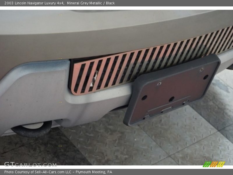 Mineral Grey Metallic / Black 2003 Lincoln Navigator Luxury 4x4