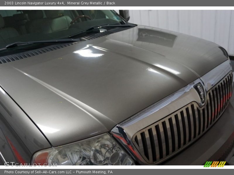 Mineral Grey Metallic / Black 2003 Lincoln Navigator Luxury 4x4
