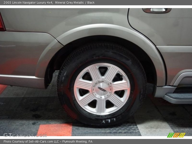 Mineral Grey Metallic / Black 2003 Lincoln Navigator Luxury 4x4
