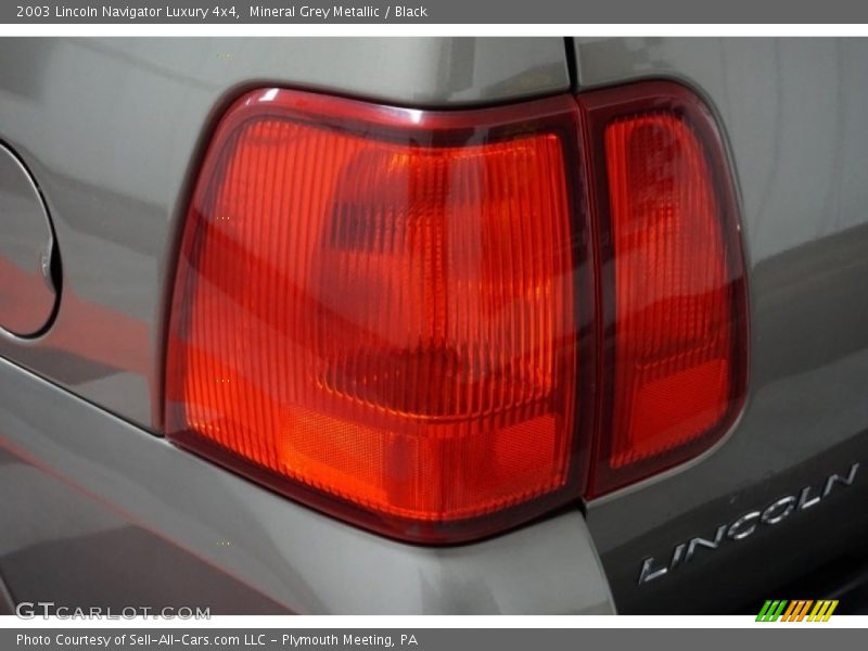 Mineral Grey Metallic / Black 2003 Lincoln Navigator Luxury 4x4
