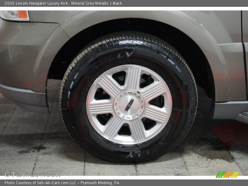 Mineral Grey Metallic / Black 2003 Lincoln Navigator Luxury 4x4