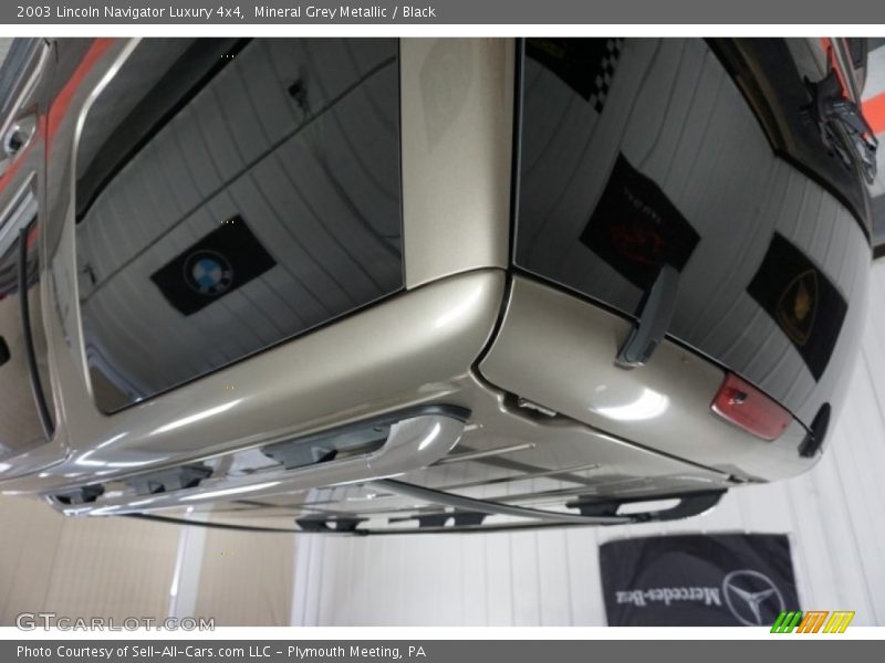 Mineral Grey Metallic / Black 2003 Lincoln Navigator Luxury 4x4