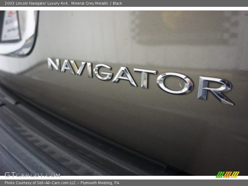 Mineral Grey Metallic / Black 2003 Lincoln Navigator Luxury 4x4