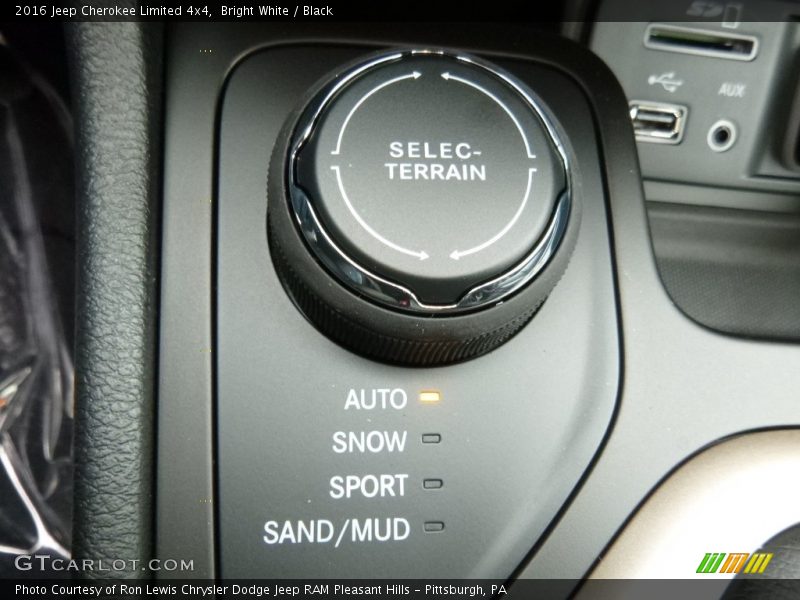 Bright White / Black 2016 Jeep Cherokee Limited 4x4