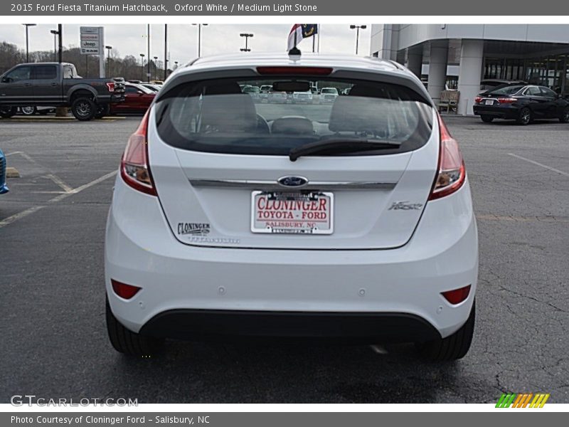 Oxford White / Medium Light Stone 2015 Ford Fiesta Titanium Hatchback