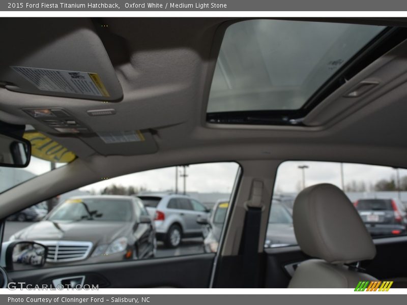 Oxford White / Medium Light Stone 2015 Ford Fiesta Titanium Hatchback