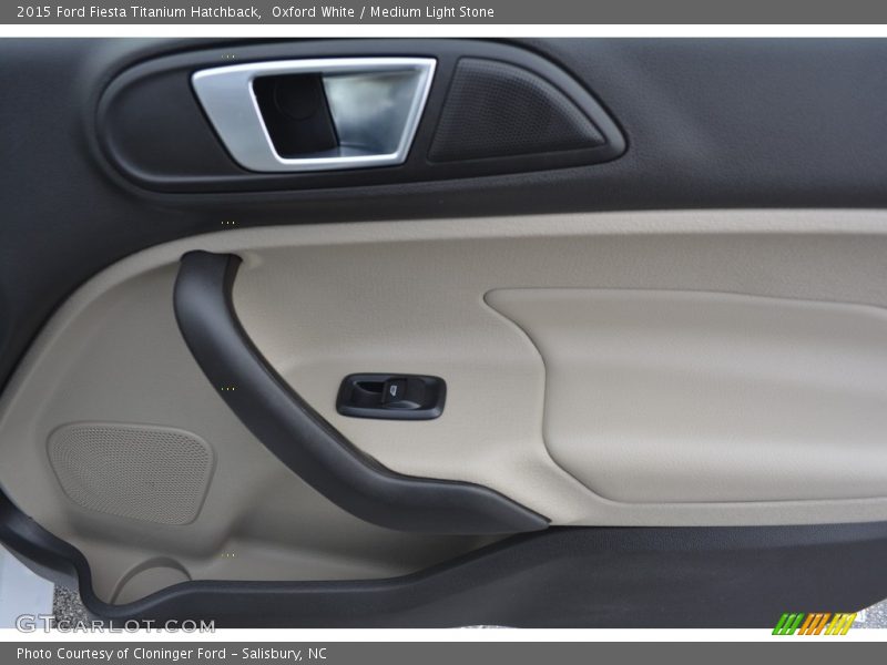 Oxford White / Medium Light Stone 2015 Ford Fiesta Titanium Hatchback