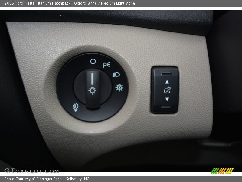 Oxford White / Medium Light Stone 2015 Ford Fiesta Titanium Hatchback