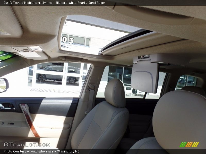 Blizzard White Pearl / Sand Beige 2013 Toyota Highlander Limited