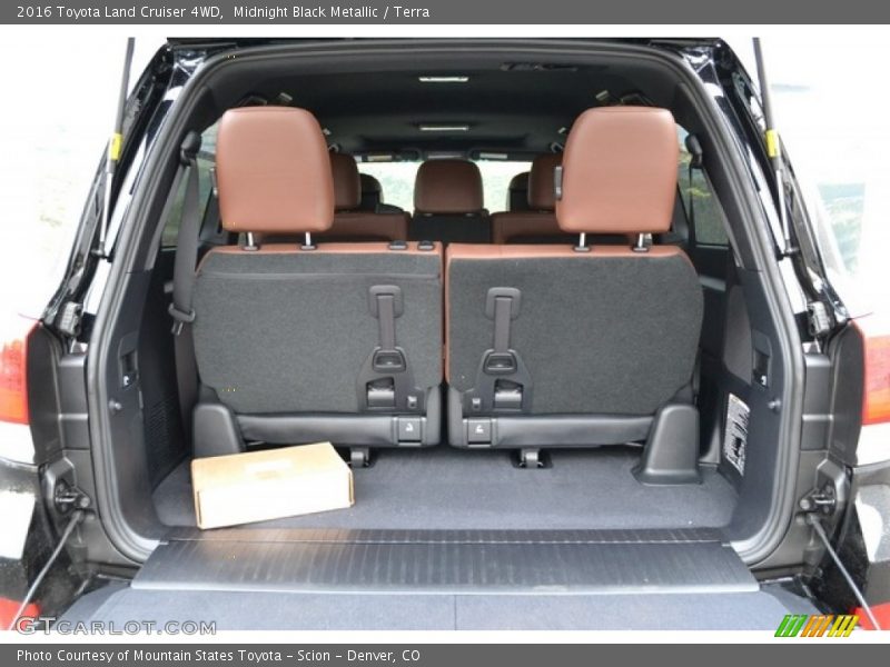  2016 Land Cruiser 4WD Trunk