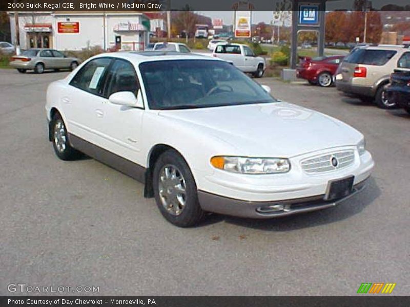 Bright White / Medium Gray 2000 Buick Regal GSE