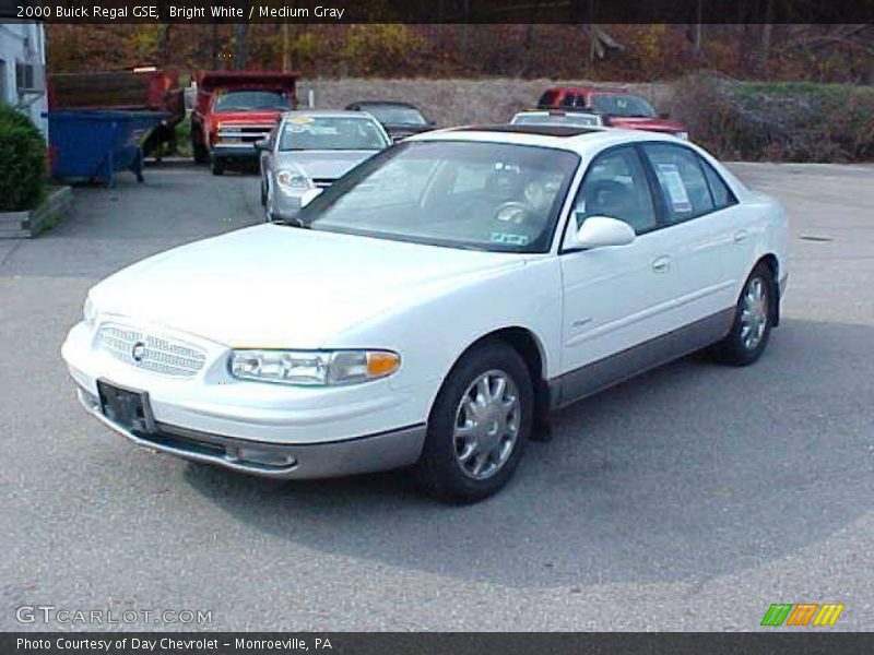 Bright White / Medium Gray 2000 Buick Regal GSE