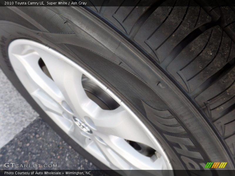 Super White / Ash Gray 2010 Toyota Camry LE