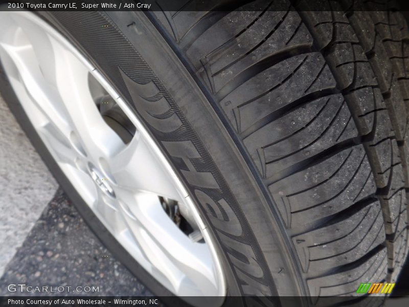 Super White / Ash Gray 2010 Toyota Camry LE