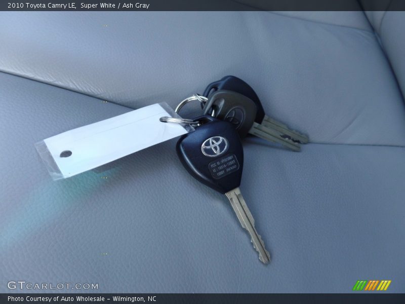 Super White / Ash Gray 2010 Toyota Camry LE
