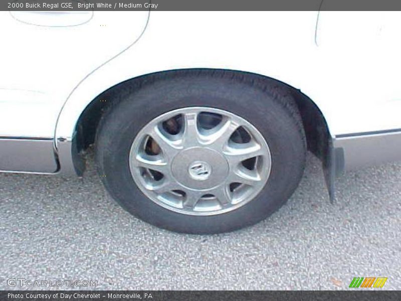 Bright White / Medium Gray 2000 Buick Regal GSE