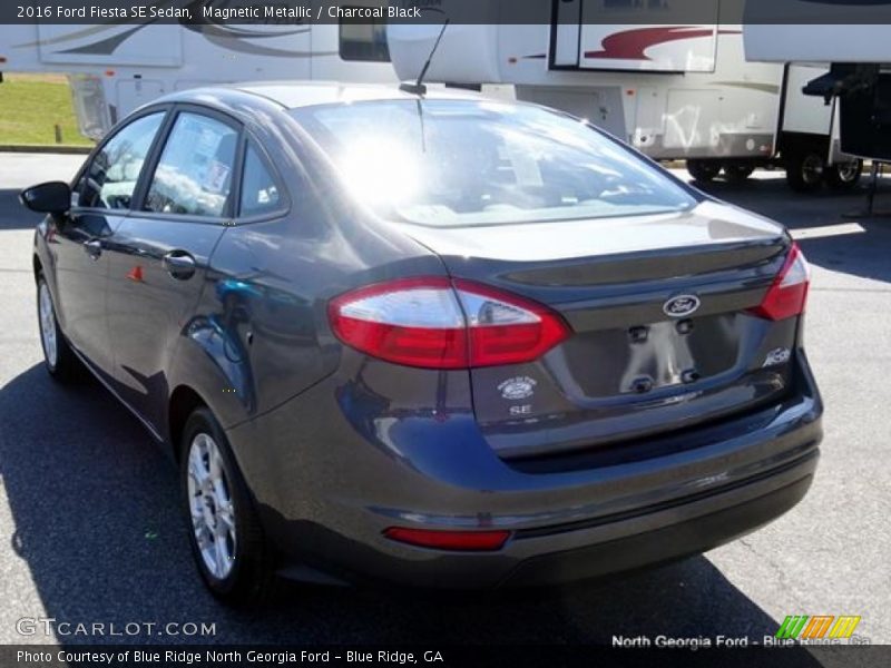 Magnetic Metallic / Charcoal Black 2016 Ford Fiesta SE Sedan